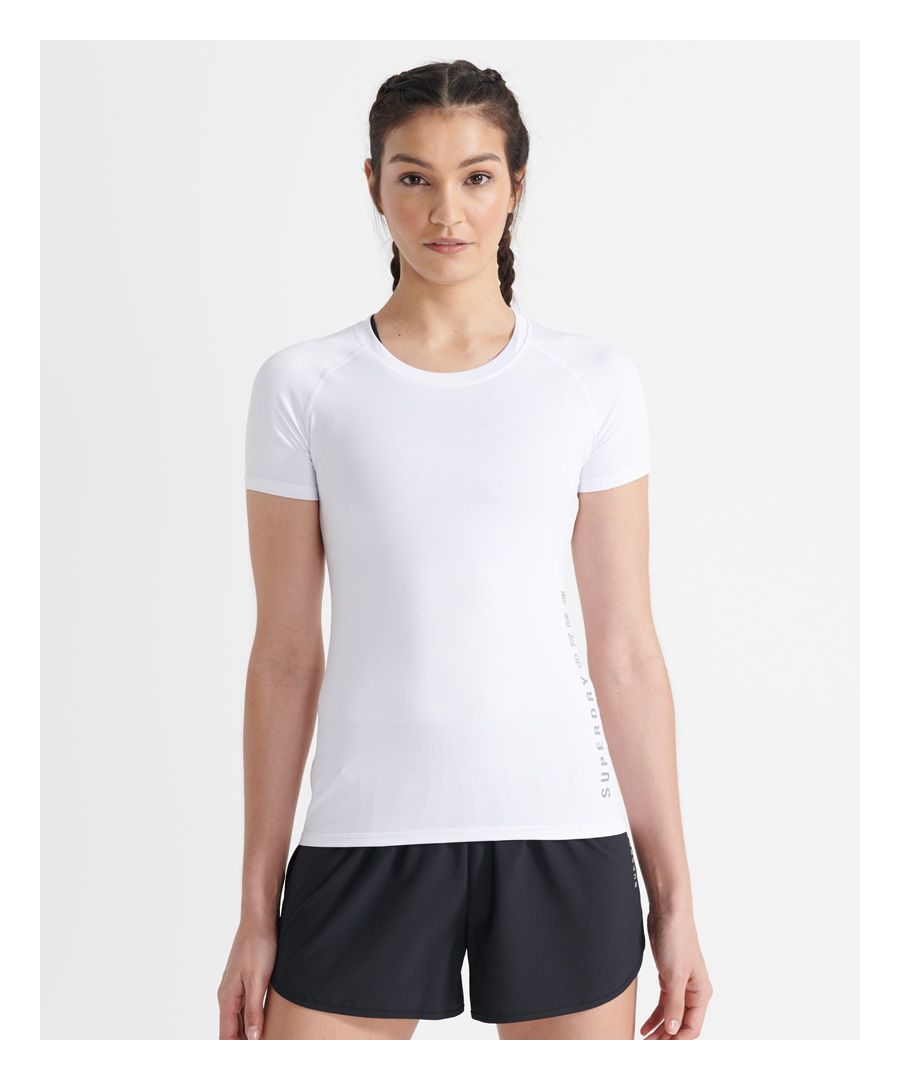 The Training Essential tee is the perfect item to add to your gym gear, featuring a Superdry fabric that helps you to stay dry and cool, enabling you to train at your best for longer.Fitted: A body sculpting fit, tight to the bodyClassic crew necklineShort sleevesFour way stretch technologyBreathable fabricReflective logo detailing