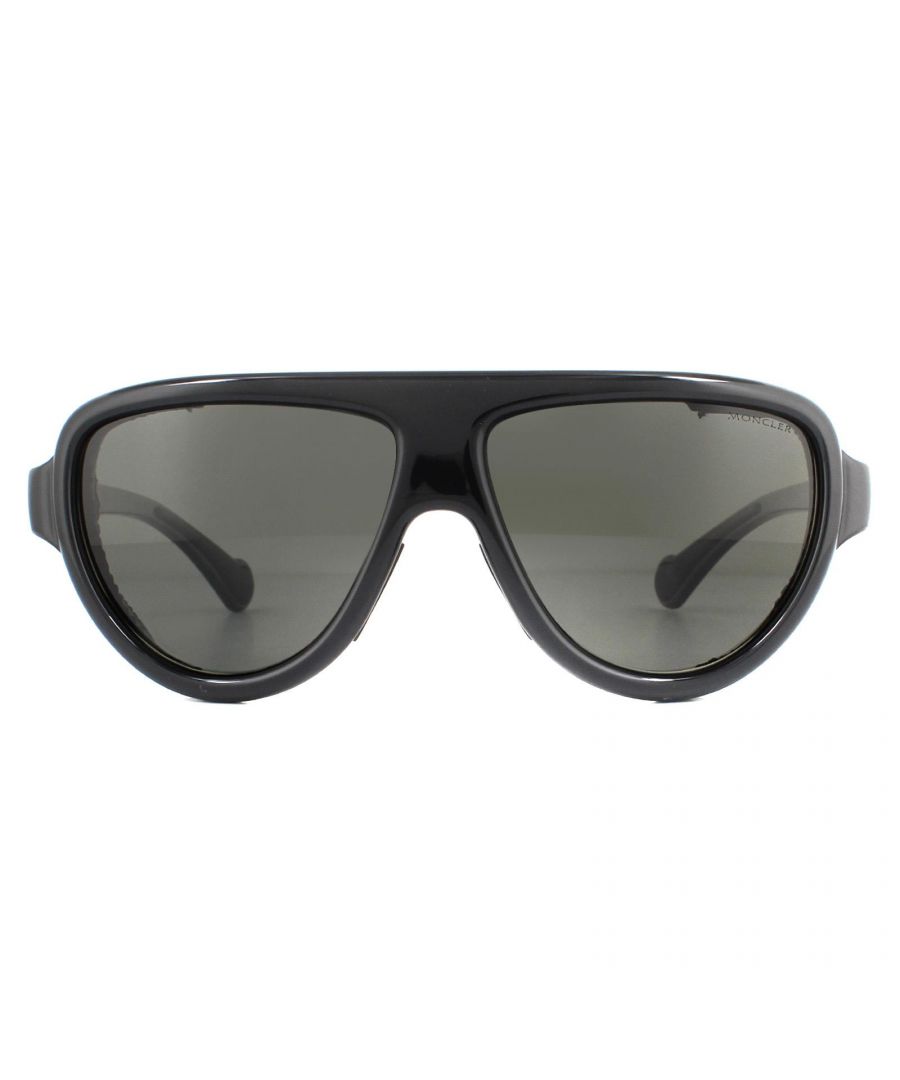 Moncler Sunglasses ML0089 01D Shiny Black Smoke Polarized have an aviator style with a thick acetate frame. These have removeable leather side inserts for extra protection and the Moncler logo on the temples.