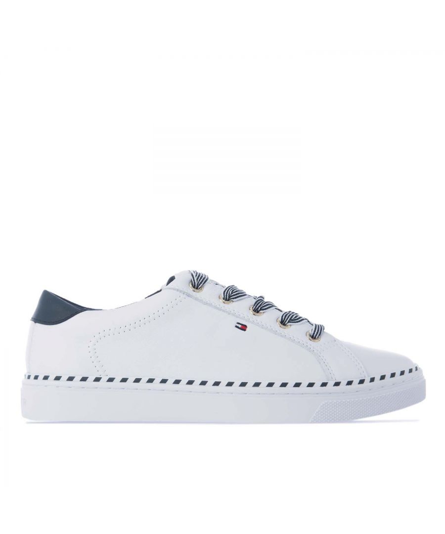 Womens Tommy Hilfiger Nautical Trainers in white.- Leather upper.- Lace fastening.- Classic round toe.- Striped details at the outsole.- Striped laces.- Contrast heel guard.- Signature flag embroidery at the side.- Rubber sole.- Leather upper  Textile lining  Synthetic sole.- Ref: FW0FW04689YBS