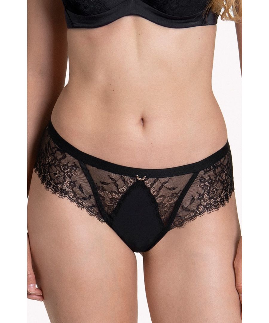 These brazilian briefs from the Lisca 'Rose' range feature delicate lace and rose gold details which are combined with a soft knit fabric and transparent lace details. Seduce in these Brazilian briefs with a fashionable cut and lace trims.