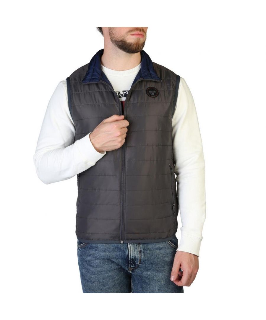 Gender:ManType:JacketFastening:zipSleeves:sleevelessExternal pockets:2Material:polyamide 100%Main lining:polyester 100%Pattern:solid colourWashing:hand washModel height, cm:183Model wears a size:LFit:slimInside:linedDetails:visible logo