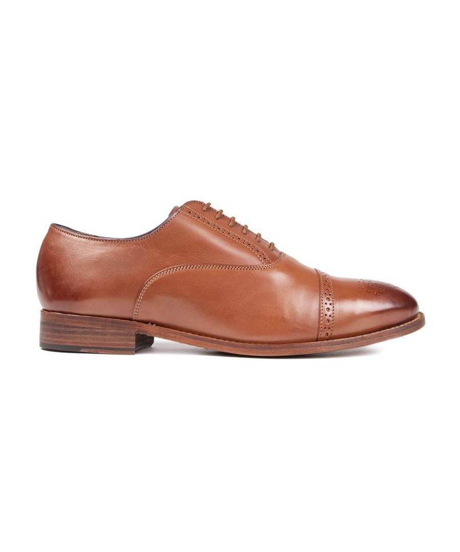 A Debonair Style And Timeless Design, The Tan Paul Smith M Ainline Philip Lace-up Brogue Shoe Is A Must-have For The Smart Gentleman. Featuring A Premium Leather Upper With A Refined Brogue Design And Branded Leather Footbed, These Shoes Are Effortlessly Chic.