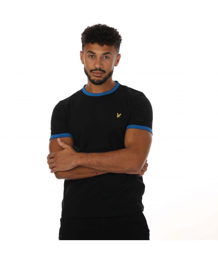 Mens Lyle And Scott Plain T- Shirt in black.- Ribbed crewneck.- Short sleeves.- Detail stitching at collar and cuff.- Signature Golden Eagle on the chest.- Regular fit.- 100% Cotton.- Ref: TS400VOGW747