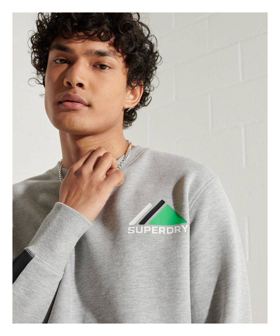 Stay stylish even on your lazy days. A classic crew sweatshirt with printed detailing.Relaxed fit – the classic Superdry fit. Not too slim, not too loose, just right. Go for your normal sizeRibbed crew necklineRibbed detailingPrinted stripe designPrinted logoSignature logo patch