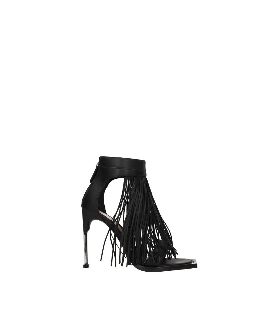 The Product with code 543658WHS4I1081 leather is a women's sandals in black designed by Alexander McQueen. It has features like fringes. The product is made by the following materials: leatherHell height type: high heelHeel Height: 10 cmBottomed Shoes is rubber, leatherZip closureOpen toeThe product was made in Italy