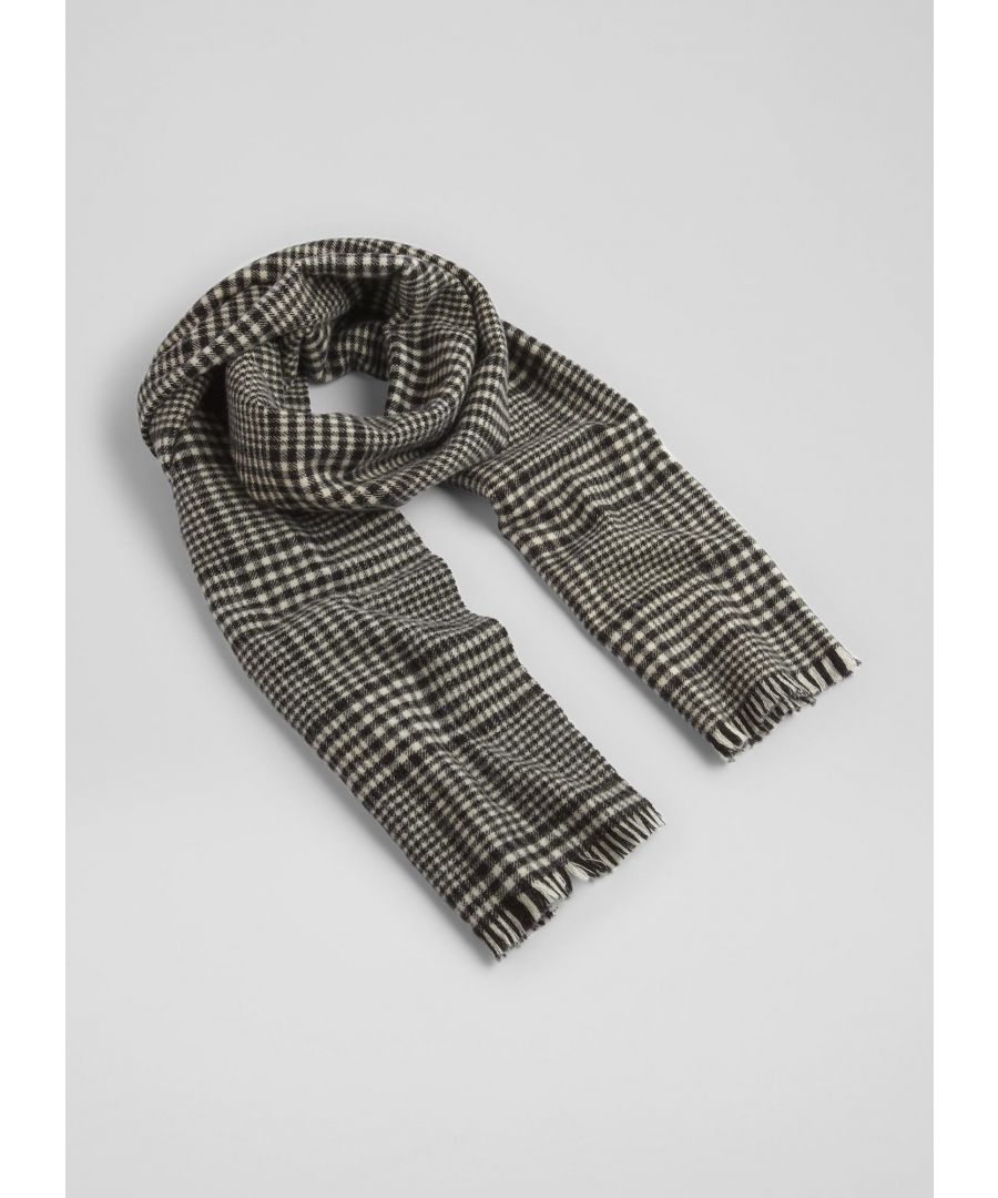 Nothing quite says ‘winter chic’ like a plaid scarf, and our Fergie scarf is proof of just this. Expertly crafted from sumptuous wool, it is the perfect accessory when temperatures start to drop. Incredibly warm and stylish in equal measure, the versatile accessory features a subtle plaid design that will pair beautifully with any outfit.