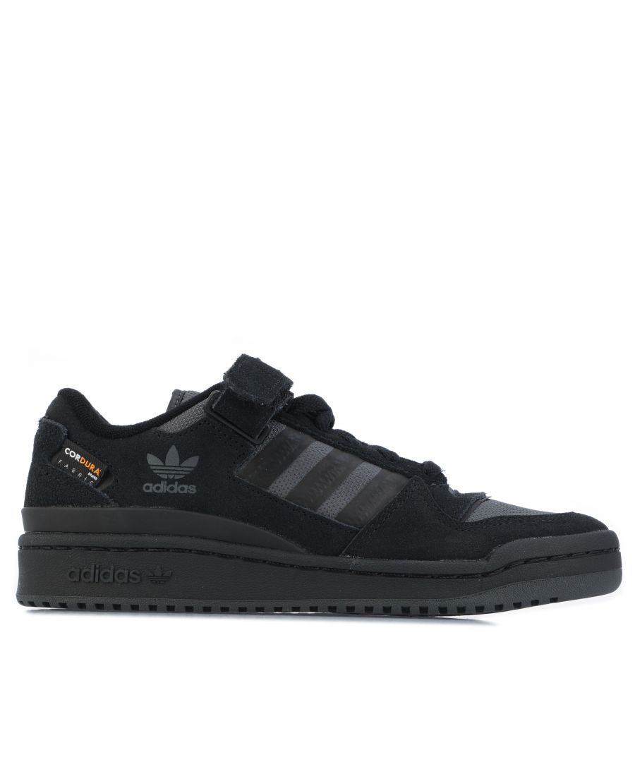Junior adidas Originals Forum Low Trainers in black grey.- Leather upper. - Lace closure with adjustable strap. - Padded tongue and cuff.- Textile lining. - Rubber outsole.- Ref.: GY8294J