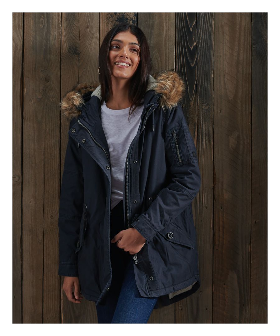 Stay warm and stylish this season with the super-soft Field Parka coat, designed to keep you cosy this season.Zip and popper fasteningThree pocketsPopper cuffsDrawstring hoodRemovable faux fur trimAdjustable drawstring waistSherpa liningSignature leather badge