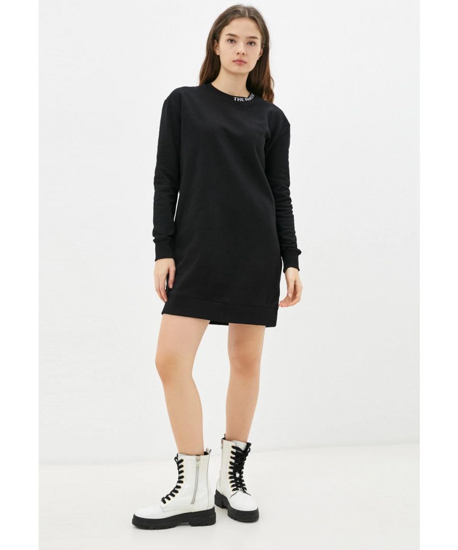 The North Face Womens W Zumu Crew Sweat Dress.       \nPure Cotton W Zumu Sweater Dress.       \nRibbed Collar, Sleeves and Hem.       \nBranded Tape at the Neck.       \nThe North Face Logo on the Back.       \nBrushed Back Fleece for the Warmth and Comfort.       \n100% Cotton.       \nMachine Washable.