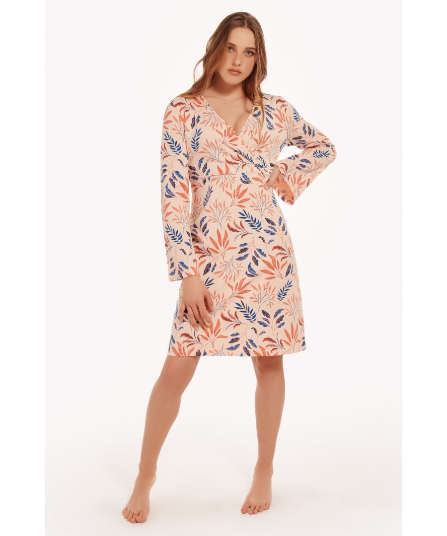 This cotton nightdress from the Lisca 'Mellow' range features a lovely leaf print, a modern wrap v-neckline, long bell-shaped sleeves, and falls to the knee. The wrap neckline means this style could be adjusted for breastfeeding.  