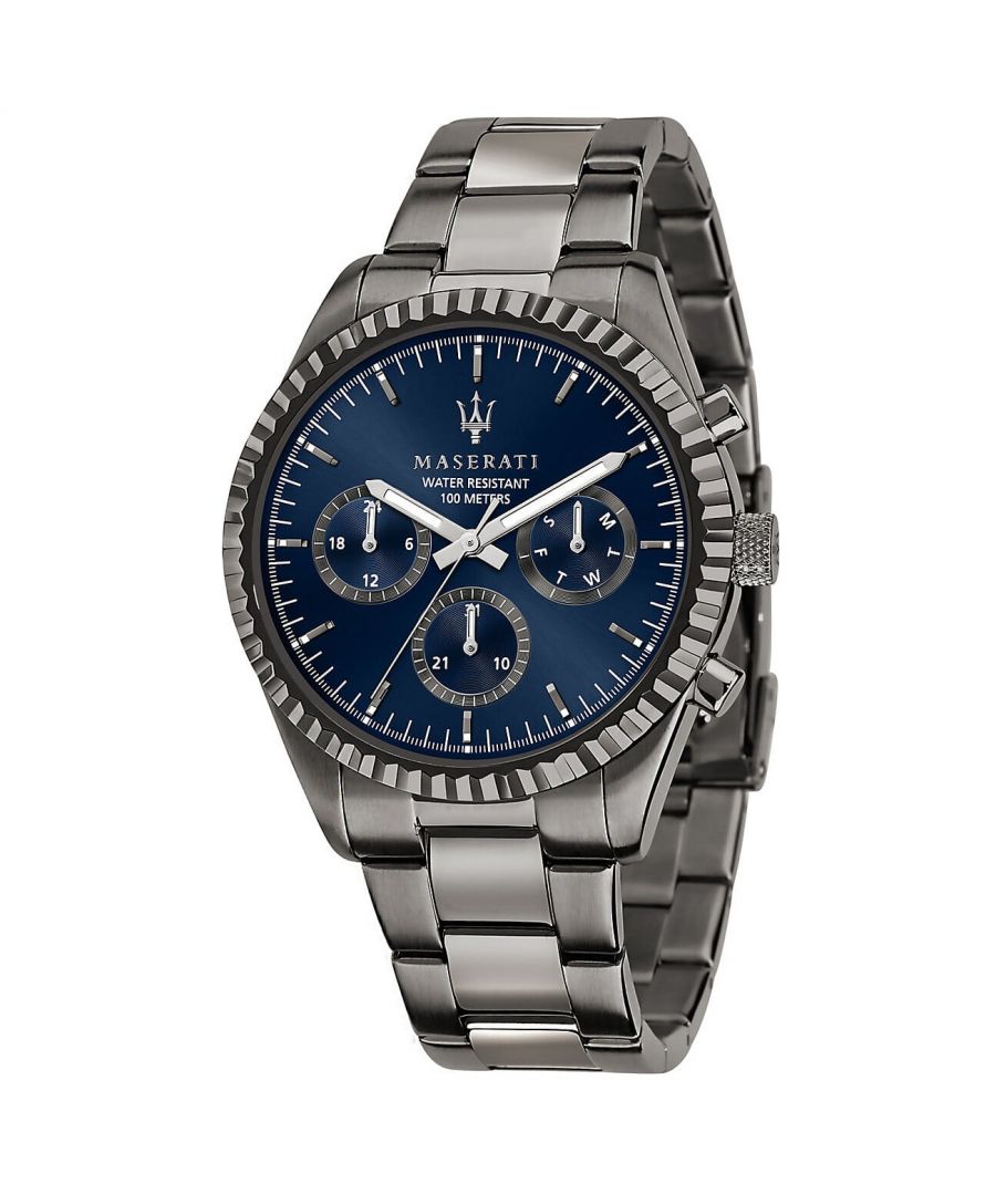 Stijlvol heren horloge van het merk Maserati. Het horloge heeft een polsbandje dat ook kleiner gemaakt kan worden, de kast heeft een diameter van 44 mm en het uurwerk is van Quartz.  Merk: MaseratiModelnaam: R8853100019 (44mm)Categorie: heren horlogeMaterialen: edelstaalKleur: zwart, blauw