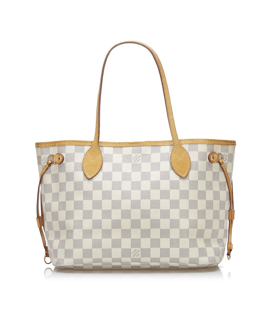 VINTAGE. RRP AS NEW. The Neverfull PM features a damier canvas body with a leather trim, flat shoulder straps, an open top, and an interior zip pocket.Exterior Front Discolored, Out Of Shape, Worn. Exterior Front stained with Other. Exterior Back Discolored, Out Of Shape, Worn. Exterior Bottom Discolored, Out Of Shape. Exterior Bottom stained with Other. Exterior Handle Discolored, Worn. Exterior Corners Worn. Exterior Side Discolored, Worn. Interior Lining stained with Other. Lock Scratched. Embellishment Scratched. \n\nDimensions:\nLength 22cm\nWidth 35cm\nDepth 12cm\nHand Drop 17cm\nShoulder Drop 17cm\n\nOriginal Accessories: This item has no other original accessories.\n\nSerial Number: VI0110\nColor: White\nMaterial: Canvas x Damier Canvas\nCountry of Origin: France\nBoutique Reference: SSU189526K1342\n\n\nProduct Rating: GoodCondition\n\nCertificate of Authenticity is available upon request with no extra fee required. Please contact our customer service team.