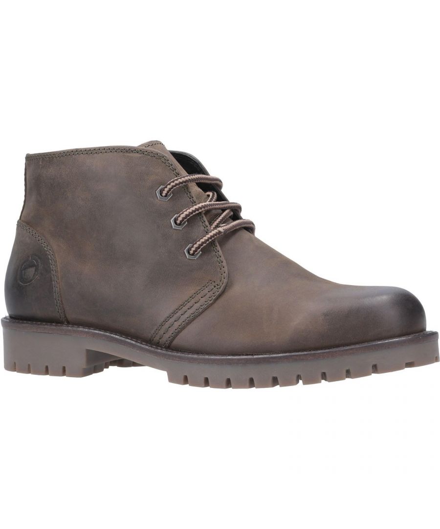 Rugged country chukka style boot crafted with a premium Nubuck leather upper and chunky hardwearing sole. Lace up style with 3 eyelets. Embossed Cotswold branding on tongue and side.
