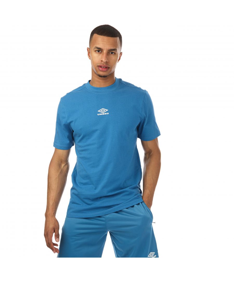 Mens Umbro Diamond Small Logo T- Shirt in blue.- Crew neck.- Shorts sleeves.- Embroidered Umbro logo on the chest.- Regular fit.- 100% Cotton.- Ref: UMTM0599OGDBLU