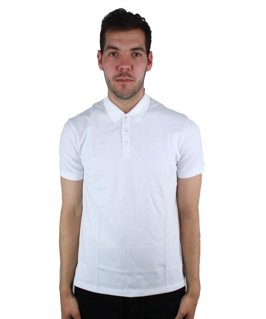 Emporio Armani 8N1F12 1JPTZ 0100 poloshirt voor heren. Emporio Armani wit poloshirt. 100% katoen. Poloshirt met korte mouwen. Knoop vast. Neerklapbare kraag