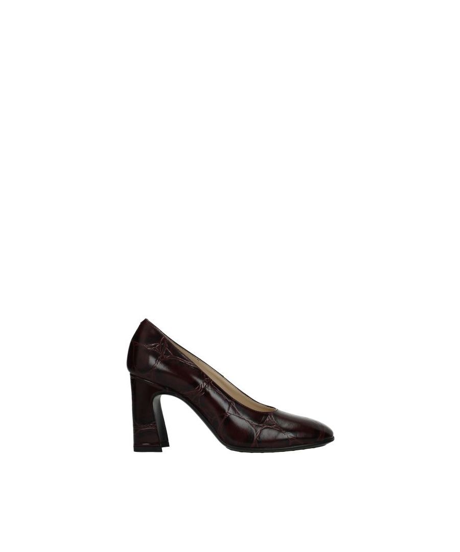 The product with code XXW83C0DE60XLXL822 leather is a women's pumps in red/wine designed by Tod's. Wear it for these occasions: aperitif with friends, dinner with friends. Ideal for your style casual. The product is made by the following materials: leather. Heel height type: high heel. Heel Height: 8.5 cm. Bottomed Shoes is rubber, leather. Square toe. The product was made in Italy.