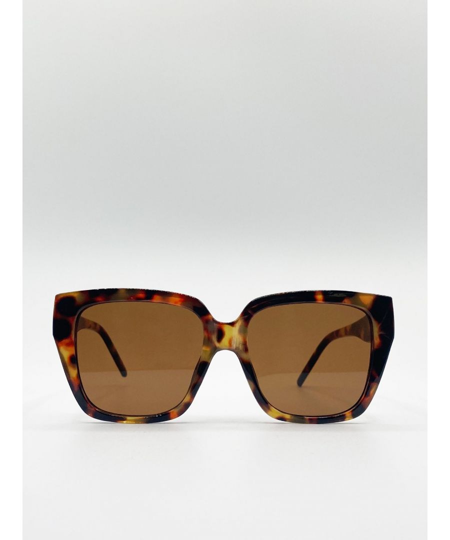 Onersized Tortoise Shell Cateye Sunglasses\nFrame Colour: Tortoise Shell\nLens Colour: Brown Mono\nFrame Material: Plastic\nOne Size\nFDA Approved\nUV 400 PROTECTION IN ACCORDANCE WITH 89/686/EEC BS EN ISO 123-1:2013\nSKU: SG90208031