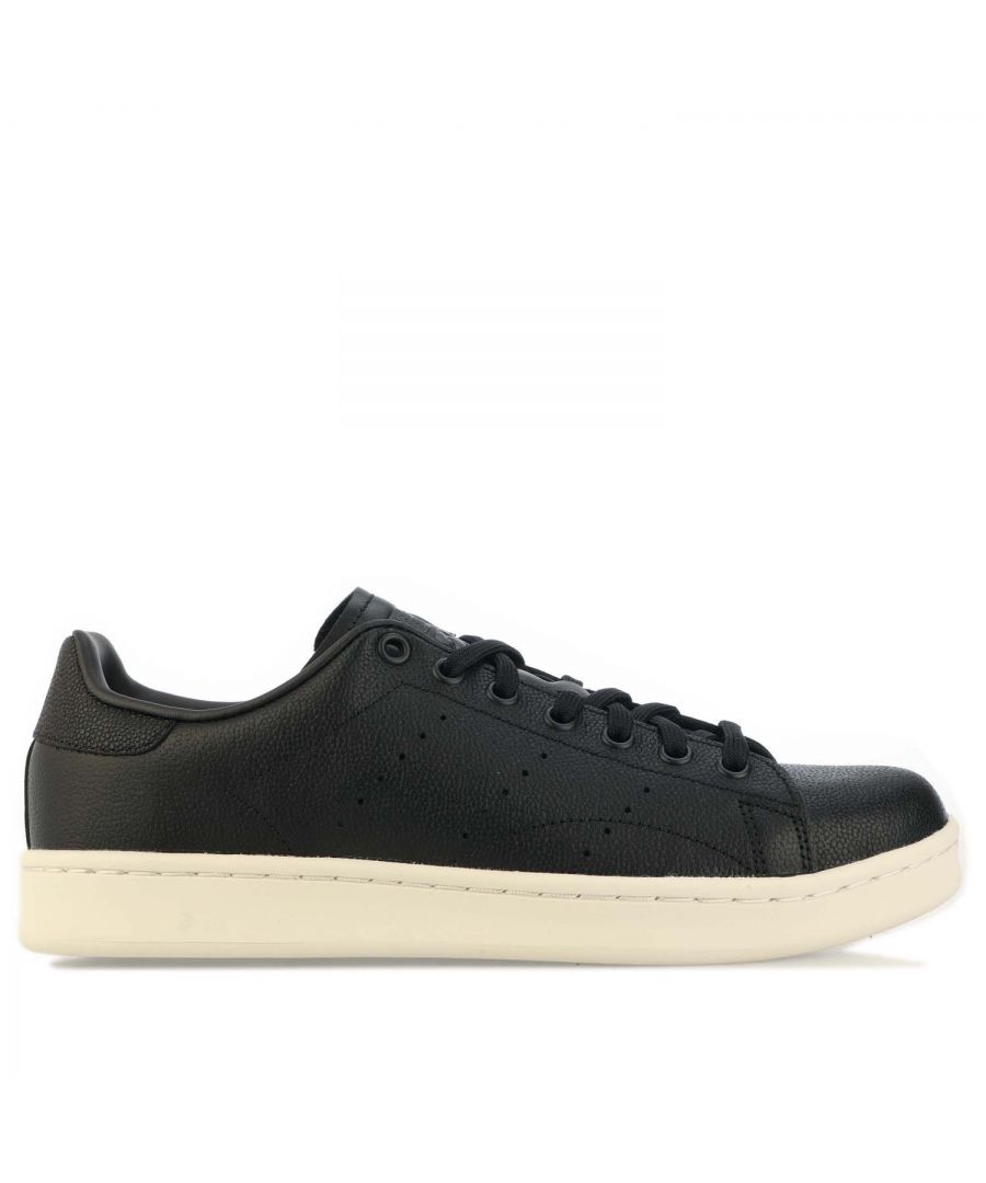 Mens adidas Originals Stan Smith Trainers in black.- Leather upper.- Lace fastening. - Perforated 3-Stripes.- Branded insole.- Contrast heel patch with debossed Trefoil branding.- Stark black tone all over.- Leather lining.- Rubber outsole.- Ref.: GX6297
