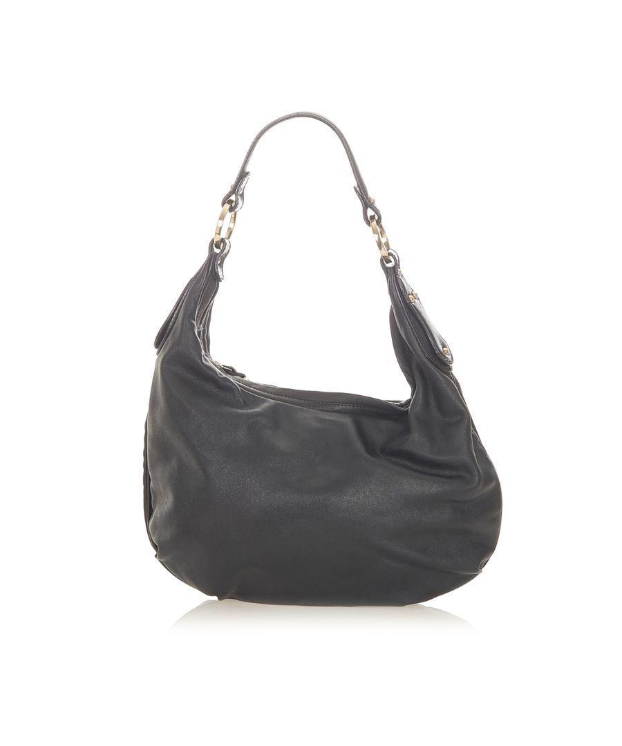 VINTAGE. RRP AS NEW. This hobo bag features a leather body, a flat leather strap, a top zip closure, and an interi