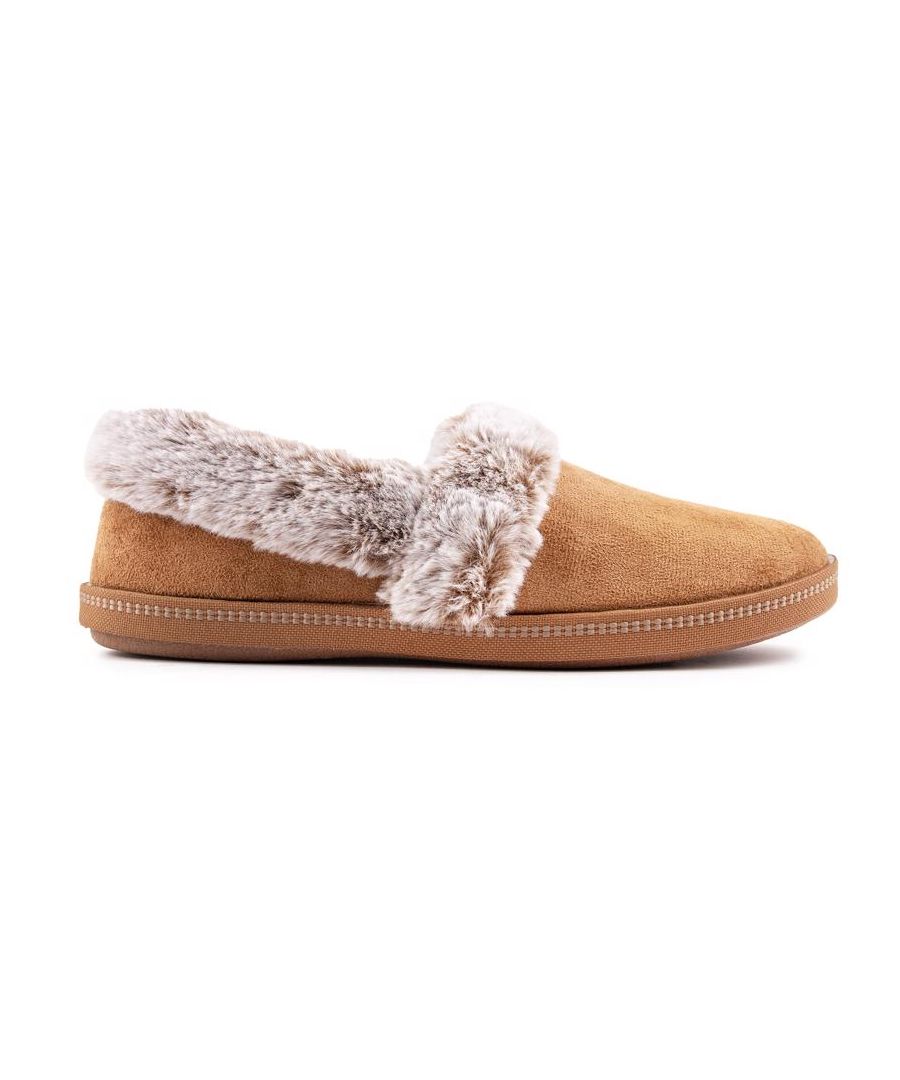 Relax In Style With The Luxurious Women's Cozy Slippers From Skechers. The Brown Slippers, In A Cosy Loafer Style, Have A Memory Foam Insole, Fleece Lining, Faux Fur Cuffs And Branding. An Effortlessly Comfortable And Stylish Way To Lounge Around.