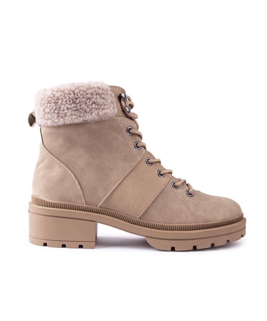 Walk The Streets In Style With This Taupe Women's Rocket Dog Icy Boot. A Robust, Chic And Stylish Way To Complete Your Look. Featuring Metal Eyelets, Fluffy Collar, Metal Ski Hook Top Loops And Eye-catching Stitch Detailing. These Boots Will Complement Your Outfit, No Matter If On A City Trip Or A Stroll Through The Park.