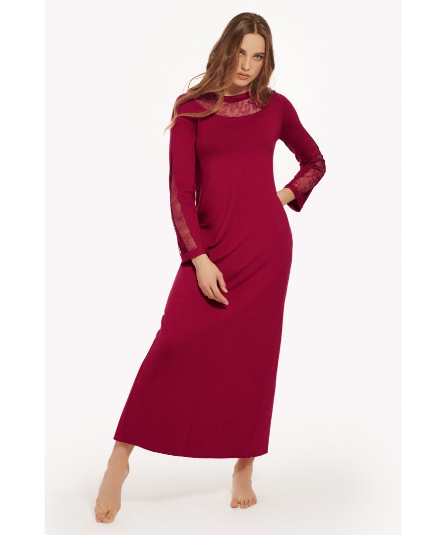 This elegant long nightdress with long sleeves from the Lisca 'Ruby' range features a boat neckline that flows into a deep neckline at the back, a high seductive slit in the back, and embroidery on the neckline and sleeves.  