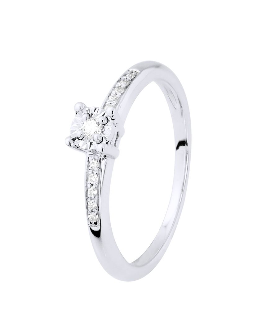 Solitaire Diamond 0.07 Cts illusion 1 Ct supported claws 4 - Diamant Central Cts 0.020 (1 x 0.020 cts) - Ring House (10 x 0,005 Cts) - Quality HSI (color H - Quality Si1) - Set with Illusion 1 Ct - Diameter reason Central 6.5 mm - White Gold jewelry 375 thousandth - Available from size 48 to size 60 - 2-year warranty against defects in manufacturing - Delivered in a Jewel case with a certificate of Authenticity and an International Warranty - All our jewels are manufactured in France.