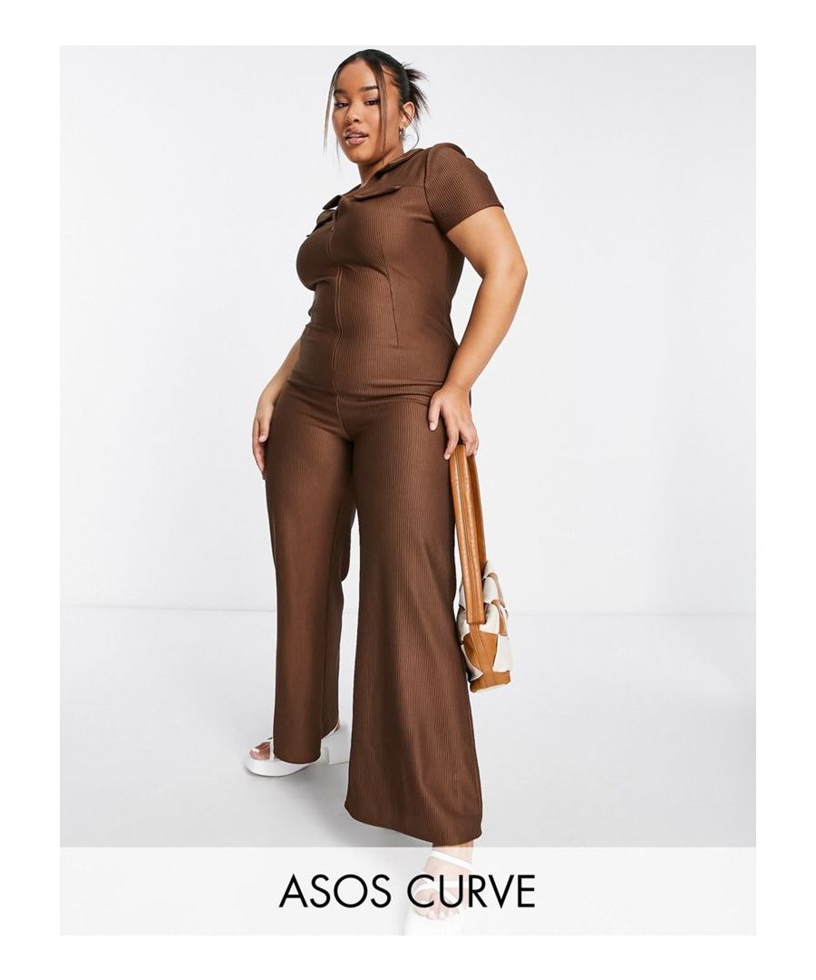 Plus-size jumpsuit by ASOS DESIGN One-piece wonder Spread collar Zip fastening Short sleeves Flared leg Slim fit Sold By: Asos