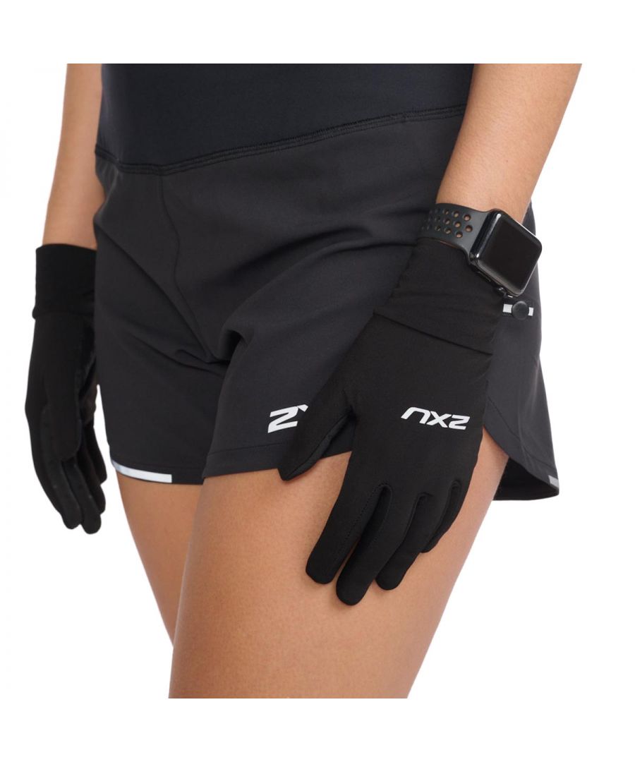 The 2XU Run Glove features a lightweight, brushed thermal fabric, that is moisture-wicking and touch screen compatible so you can keep cold hands at bay all winter long.