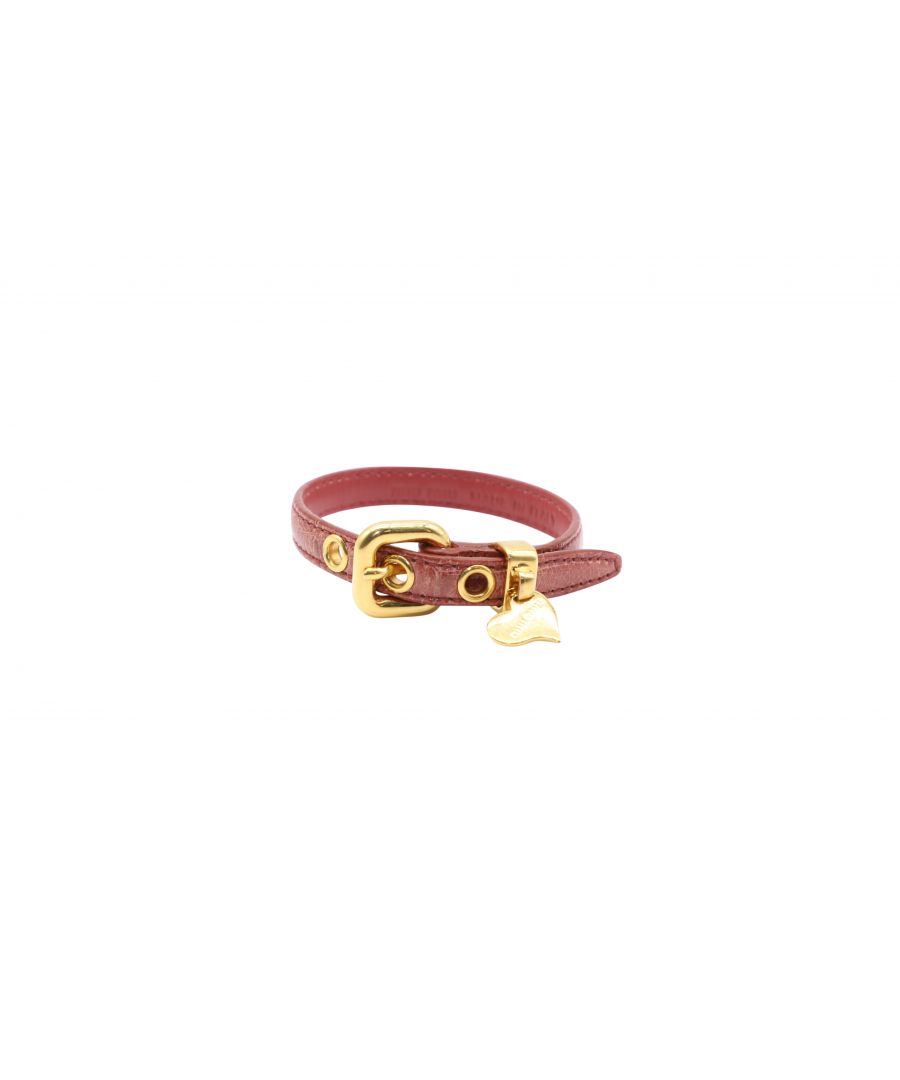VINTAGE, RRP AS NEW\nMiu Miu's stunning pink bracelet has a crackled leather strap holding a gold-tone heart charm and a buckle closure. The cute heart motif featuring the brand name successfully adds a charming effect to the rather simple creation. Includes box and dust bag.\nMiu Miu Madras Bracelet in Pink Leather\nCondition: very good\nColor: pink\nMaterial: Leather\nSize: one size\nSign of wear: slight wear on leather\nSKU: 125717