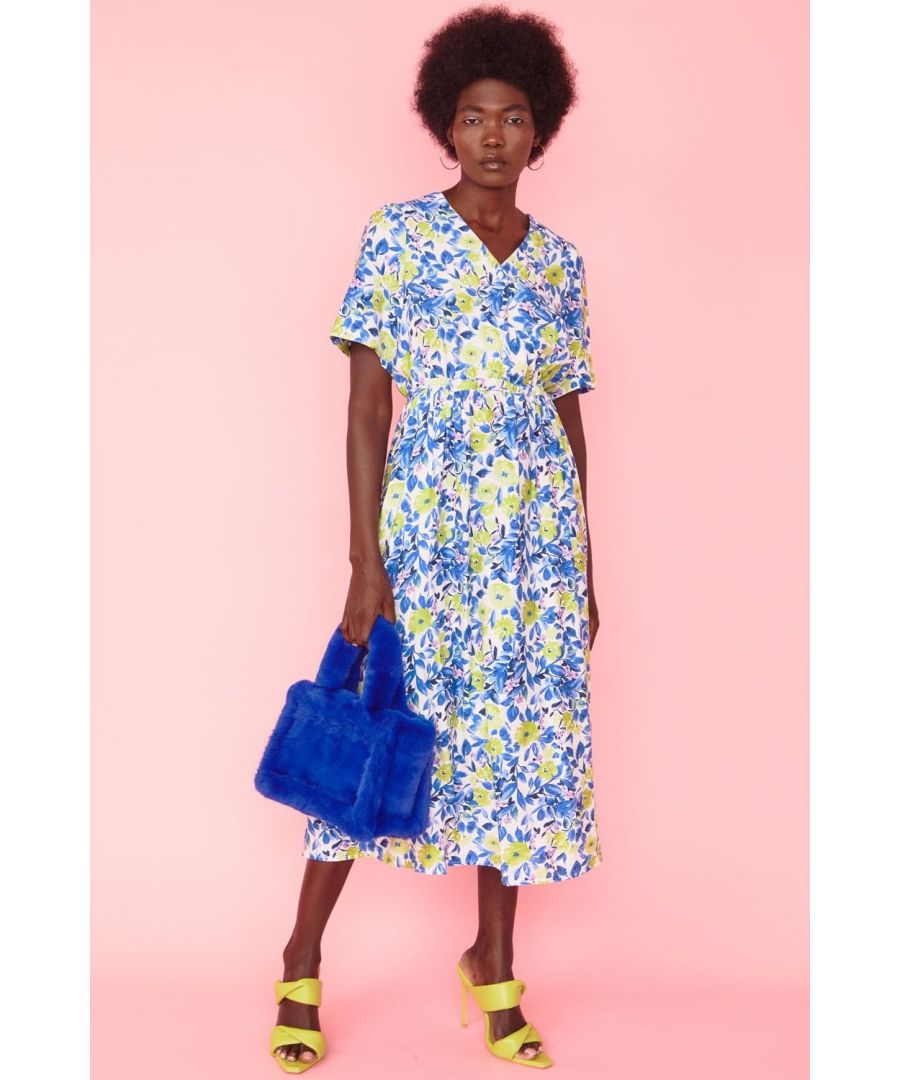 Brighten up your day in our Tracy Floral Dress. Featuring a V neck with button detail, fitted waist and an exquisite blue and green print. Fits size 8-14.
