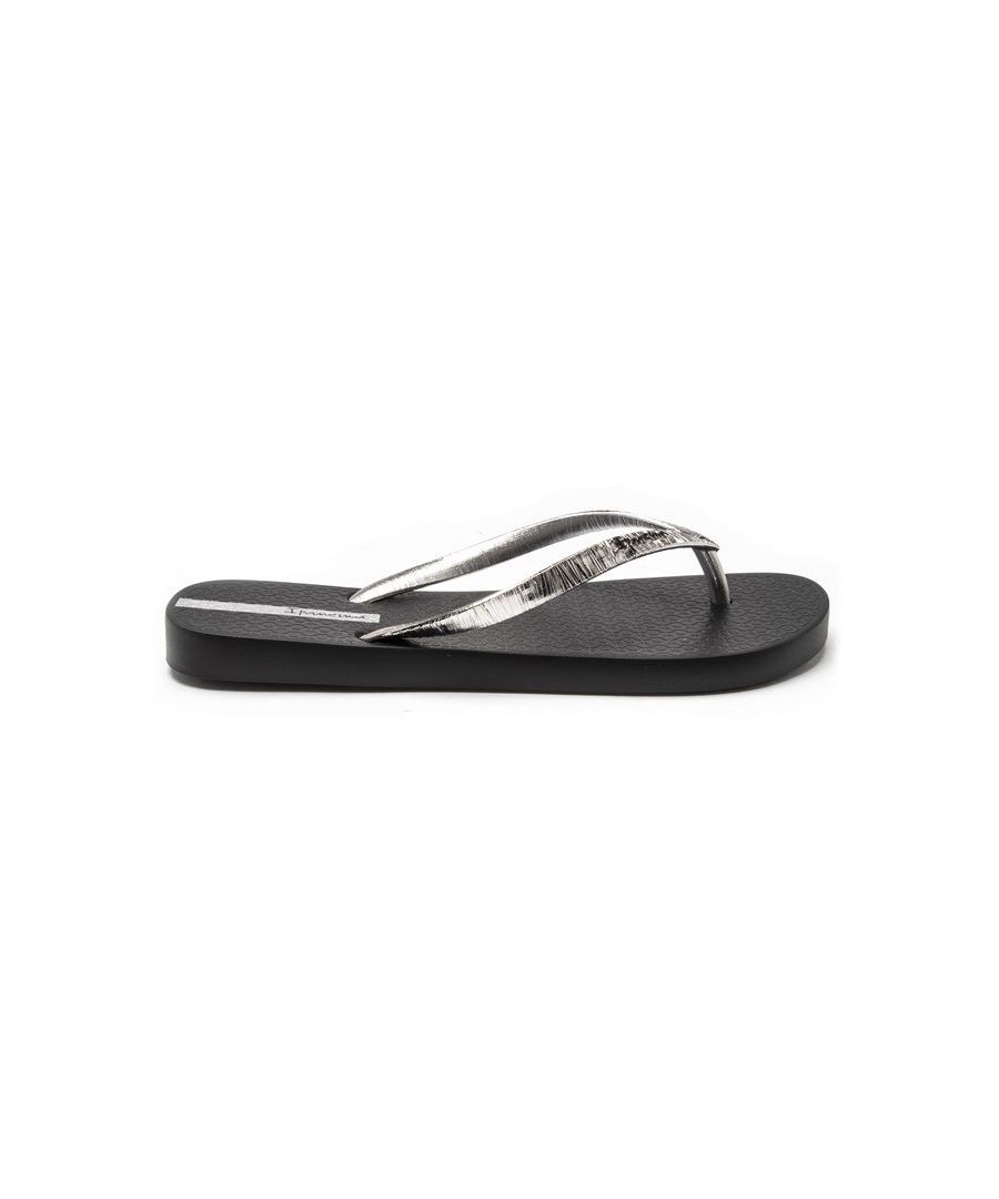 Women's Black Ipanema Glam Shimmer Vegan Friendly And 100% Recyclable Flip Flops, Featuring A Silver Metallic Thong Strap And Embossed Branding. These ladies' Sandals Are Designed And Made In Brazil With Eco-friendly Materials, Are Water Friendly With A Rubber Sole.