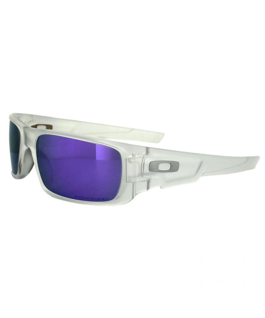 Oakley Sunglasses Crankshaft 9239-09 Matt Clear Violet Iridium Polarized is an evolution of the Gascan and Fuel Cell classic Oakley's brought bang up to date with the latest styling and typically bold Oakley accents. All the usual Oakley hallmarks are there from the 3 point fit to the O-Matter lightweight frame. The size is reasonably large for medium to large faces.