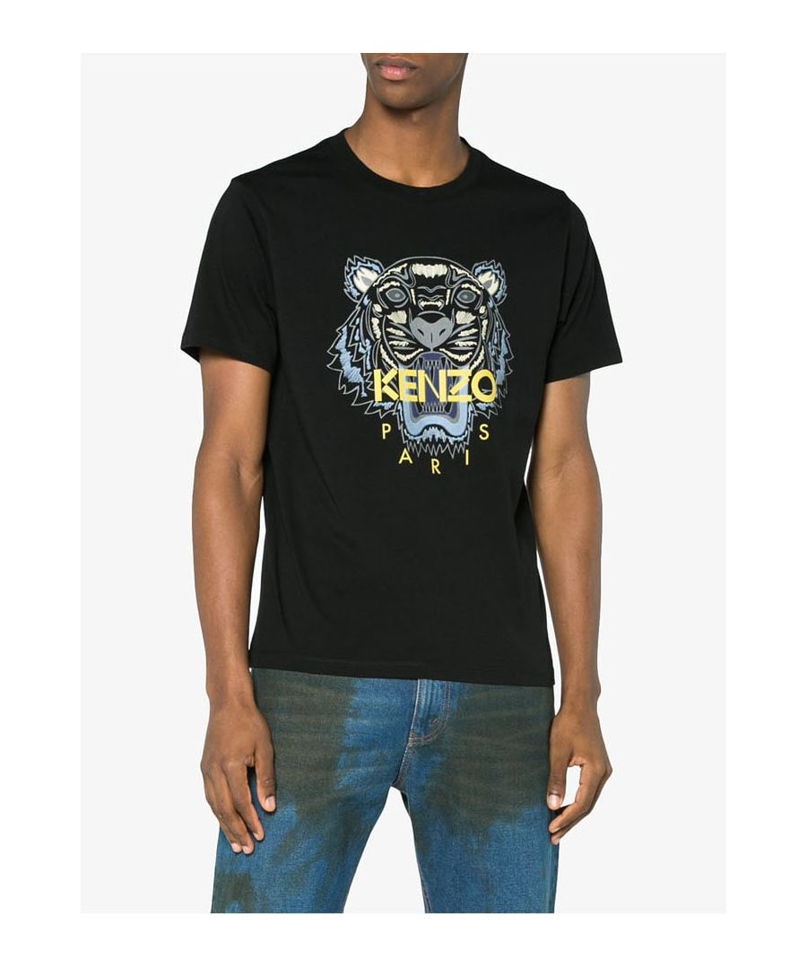 This Tiger T-shirt, made of soft, supple organic material, will bring a fashionable urban spirit to any outfit.