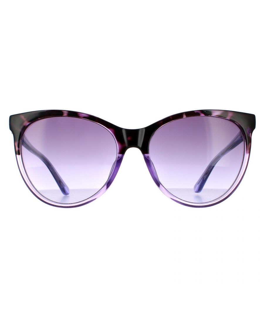 Guess zonnebril GU7778 83Z Havana Purple Purple Gradient zijn een mooi eenvoudig ontwerp met de klassieke kattenooglook en tweekleurige kleuren.