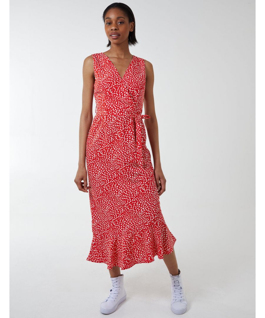 Look fashionable in your day to day life with our Asymentric Hem Maxi dress. With the classic halter neck and a waist belt to adjust to your shape, this dress will go well with a floppy hat and white sandals. 