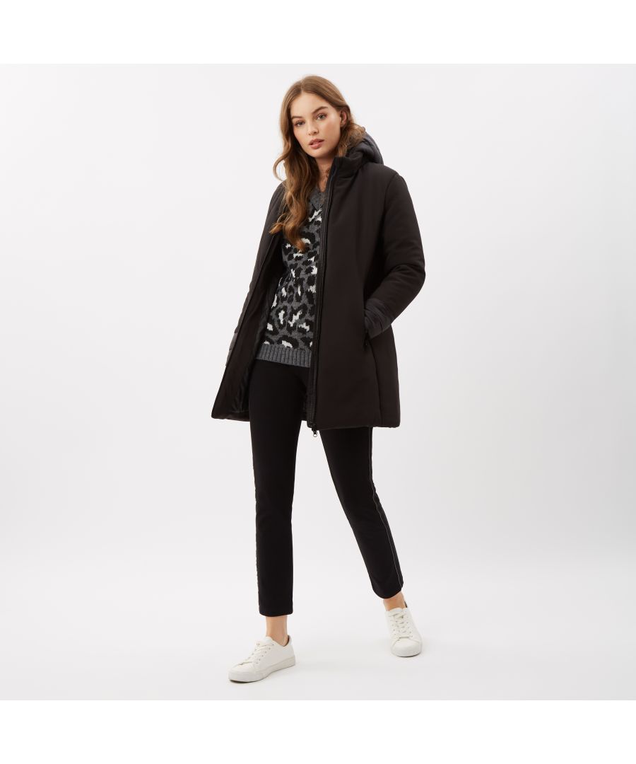 Featuring a structured front fabrication and ribbed detail to the back and cuff, this is the perfectly warm chic puffer jacket to wear for all occasions. Finished with concealed side pockets, high neck and zip fastening.