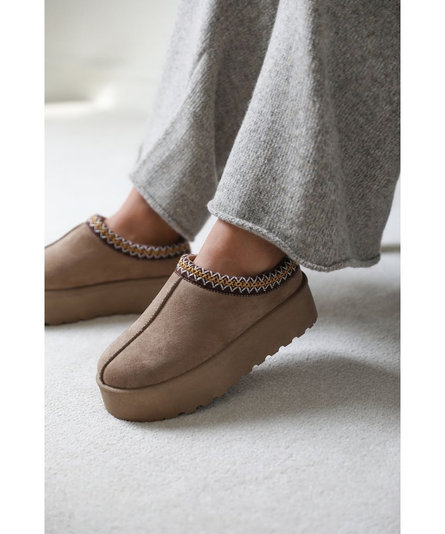 Where's That From Wheres Womens 'Freeze' Flatform Embroidered Low Ankle Slipper Boots - Camel - Size UK 4