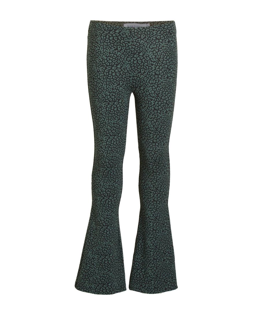 Deze flared fit broek van anytime is gemaakt van een polyestermix en heeft een panterprint. Dit model heeft een elastische tailleband.
