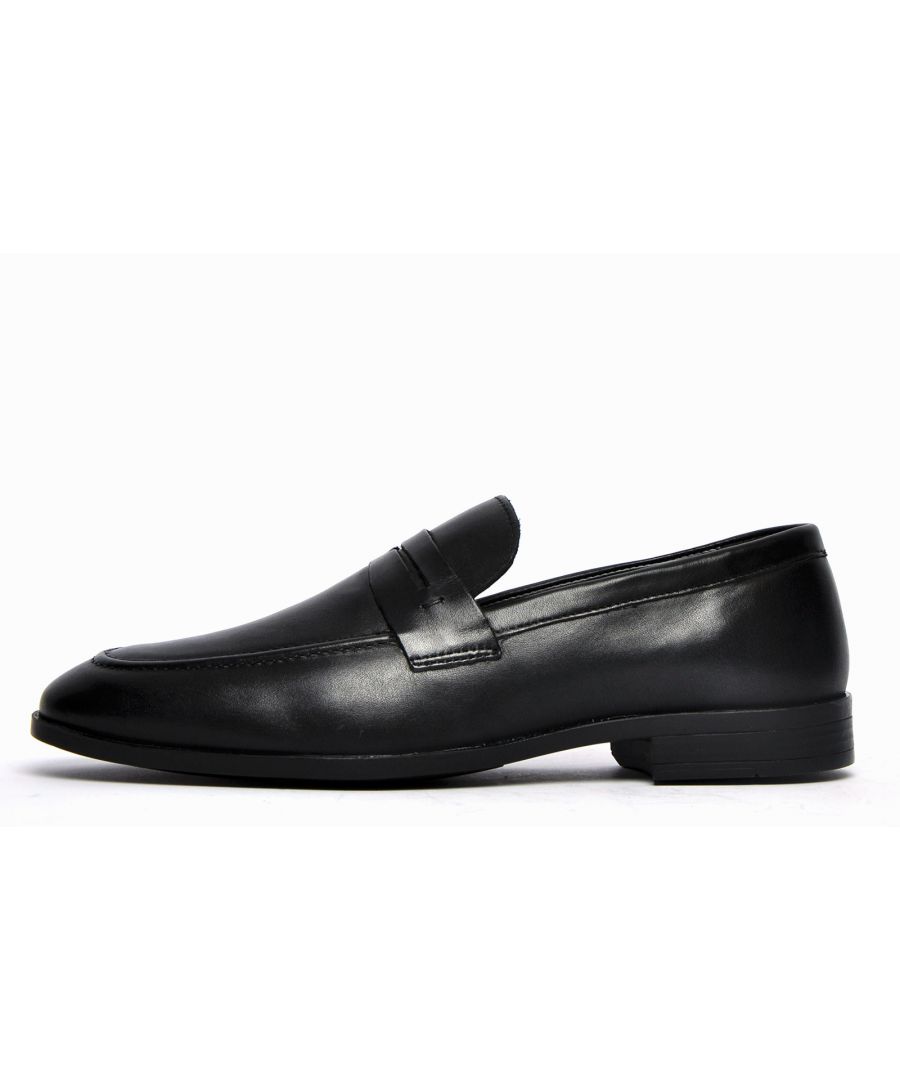 Classic and sophisticated, these Red tape Bernard slip-on loafers feature a classy leather upper in a slip-on design for easy on / off wear that provides effortless style and adds a premium touch to any look. Delivered with a fine attention to detail throughout and intricate designer stitch detailing , these Red Tape loafers are the perfect high end dress shoe for any mans wardrobe and will add a dapper look to any casual, formal or work attire.\n The grippy rubber outsole provide superb durability that wont let you down and will keep you stepping out in style wherever you go.\n -Premium leather upper\n -Durable rubber grip sole\n -Soft padded footbed\n -Easy slip on/off wear\n -Designer stitch detailing throughout