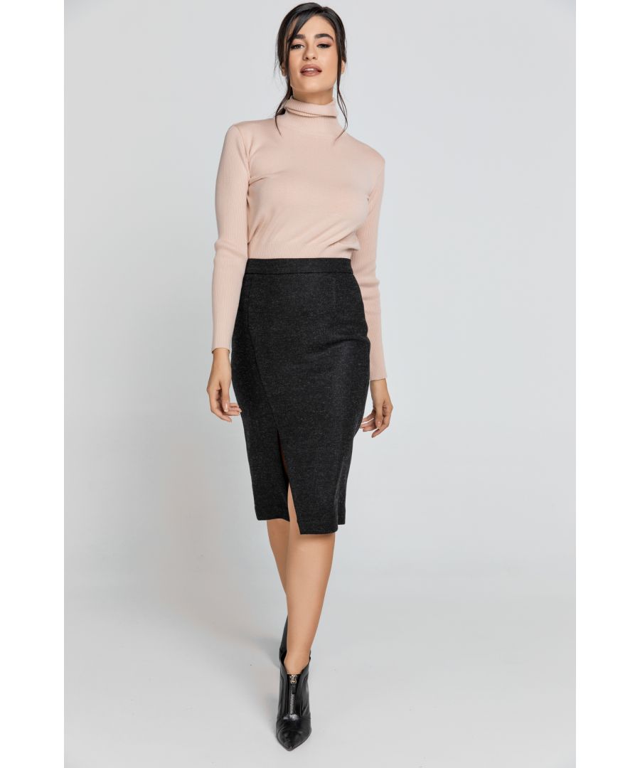 Black pencil skirt. Waistband. Slit at the front which starts slightly off-centre and ends in the middle. Fastens in the back with a black plastic zip. Lined. Length: just below the knee.