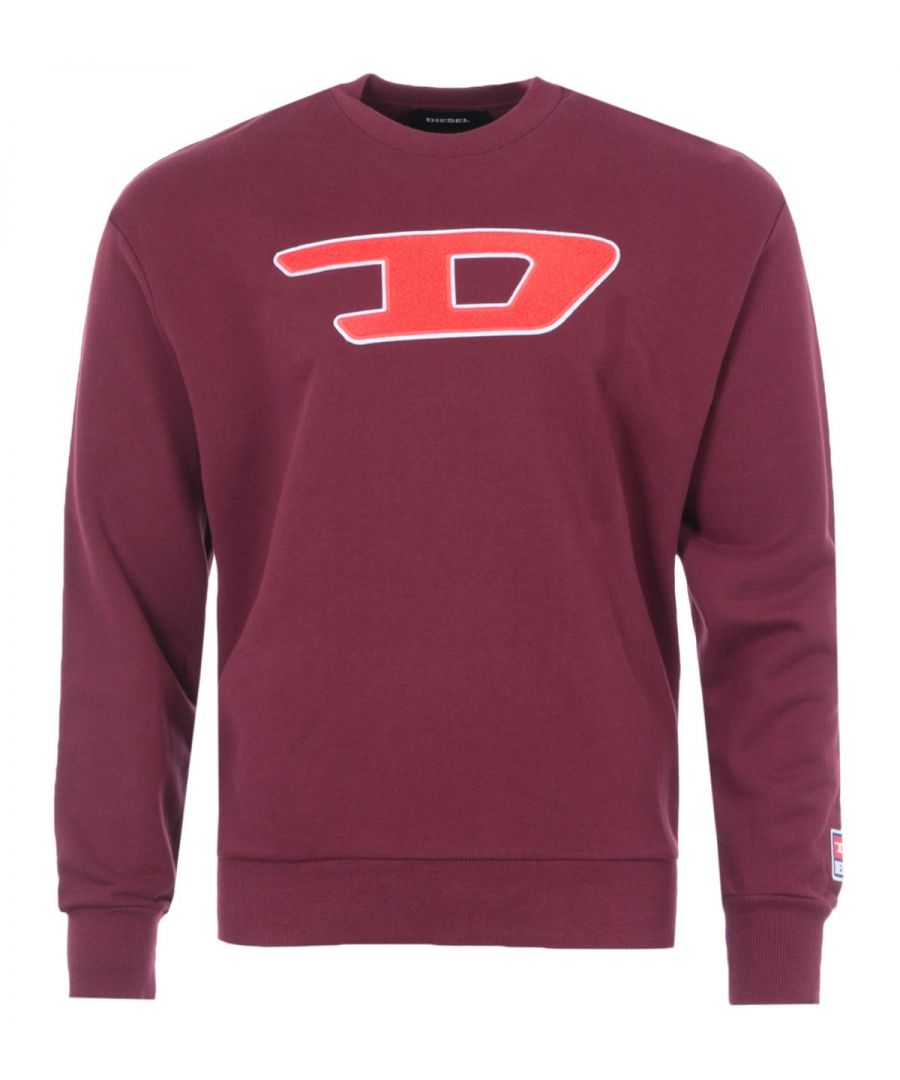 A classic crew neck sweatshirt with an original logo. The much loved regular fit and ribbed crew neck and trims are all ever present. The Diesel 'D' logo patch on the centre chest adds a textural diversity to the sweatshirt which elevates it. Regular Fit. Crew Neck. Ribbed Trims. Long Sleeve. Patch Logo. Diesel Branding. Style & Fit: Regular Fit. Fits True to Size. Composition & Care: 100% Cotton. Machine Wash