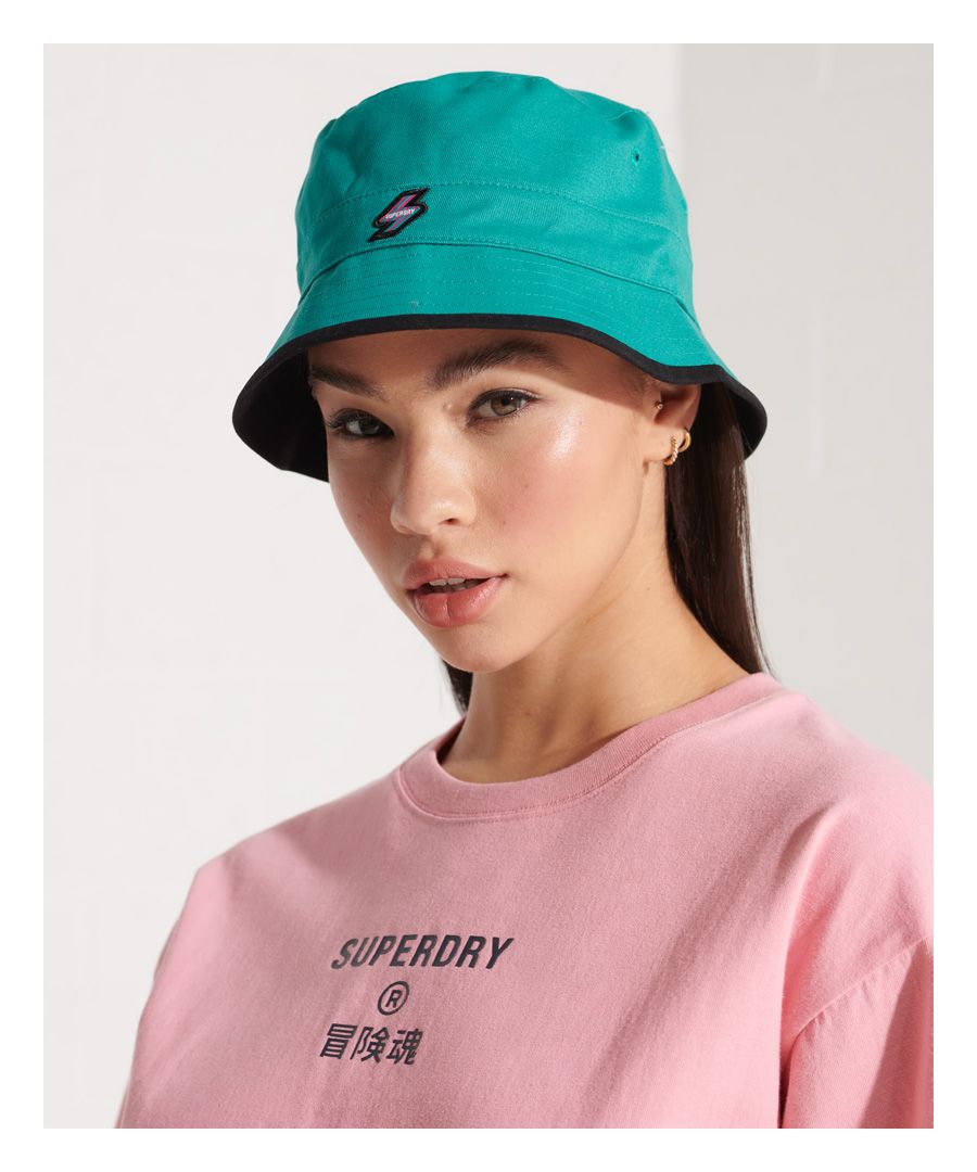 Give any outfit that edgy look this season with the Sportstyle Energy Bucket Hat. Featuring a classic bucket hat design, eyelet detailing and a signature logo badge.Classic bucket hat designEyelet detailingSignature logo badge