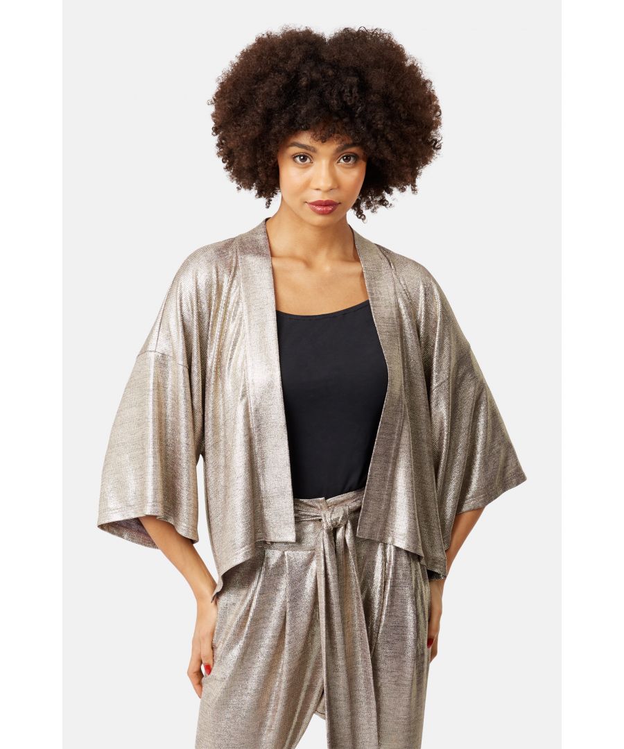 Let your outerwear provide some shimmer in your life, introducing the Viva Las Vegas Shrug. In a cropped golden wallfall silhouette, this jacket amps up the volume for any outfit. 9% Polyester 5% Elastane