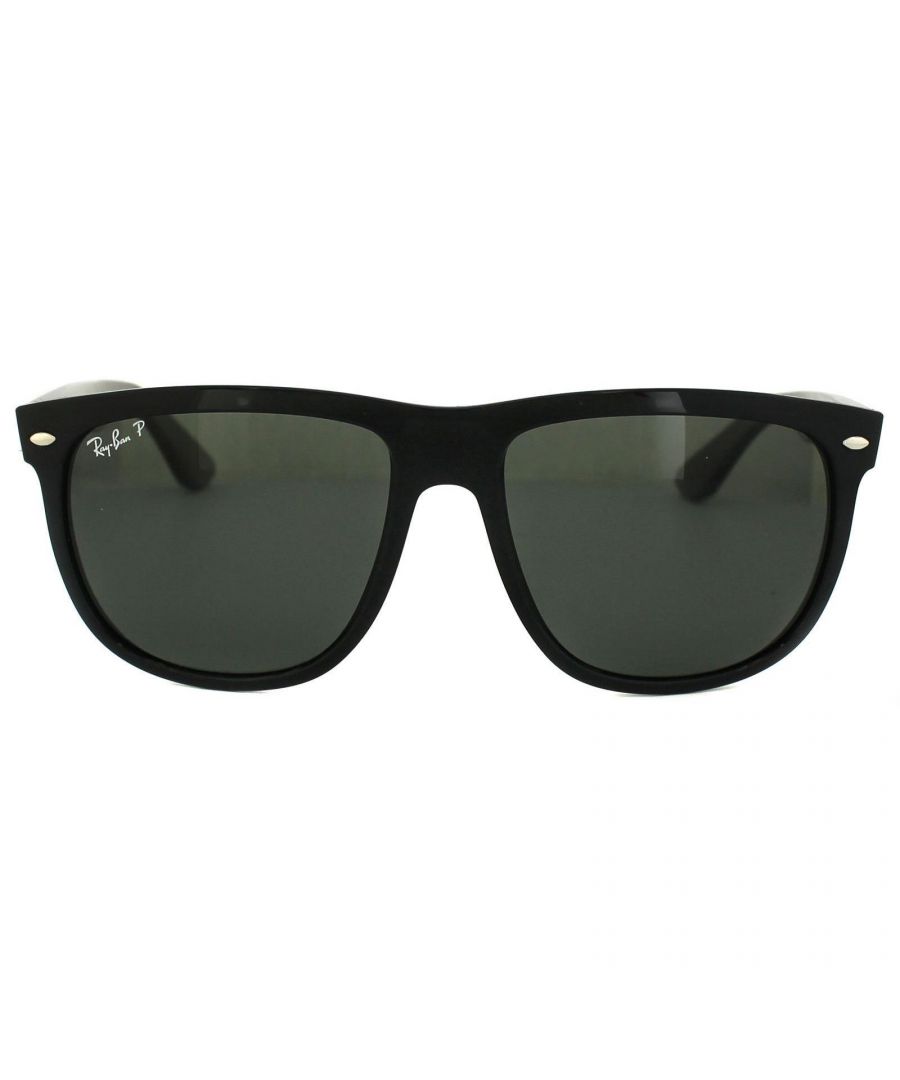 Ray-Ban Sunglasses 4147 Black Green Polarized 601/58 feature a flat brow bar but with curved lens shape to give a distinctive and hugely stylish sunglass for those who can handle the supercool vibe that these awesome shades give off.