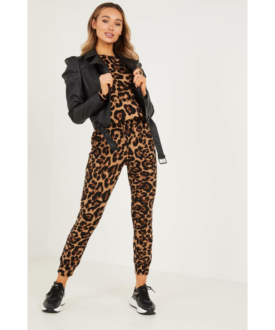 - Long sleeve  - Leopard print   - Knitted Set  - High waist joggers  - Tapered leg  - Length: 60cm approx  - Inner leg: 71cm approx  - Model Height: 5' 9