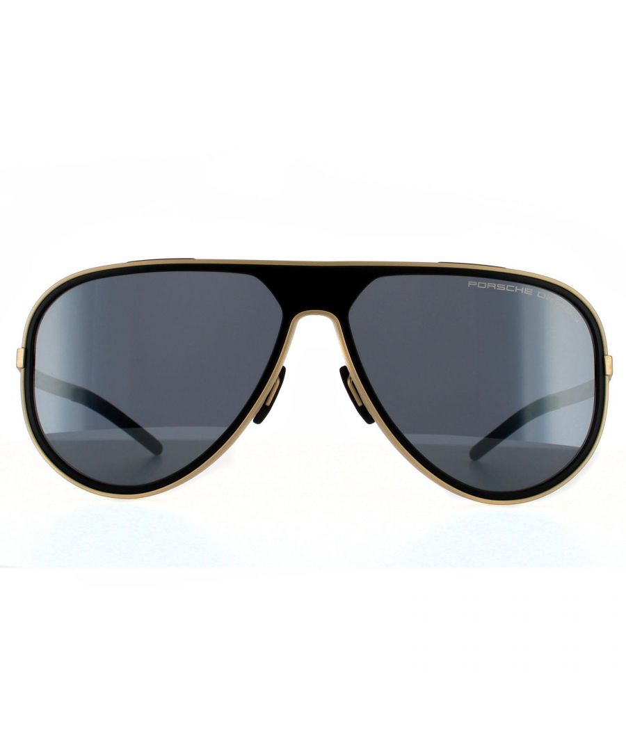 Porsche Design zonnebrillen P8684 B Goudblauwe zwarte spiegel zijn een moderne vliegerstijl gemaakt van lichtgewicht metaal. De verstelbare neusblokken bieden een gepersonaliseerde pasvorm. De Porsche Design Branding -functies op de slanke tempels voor merkauthenticiteit.