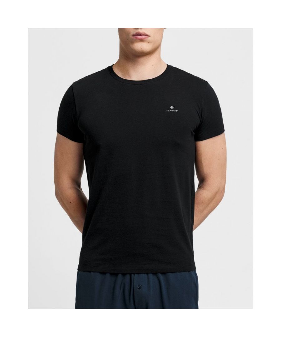 Our basic 2-Pack Crew Neck T-Shirts are crafted in 100% cotton, have short sleeves, a crew neck, and the GANT logo printed at the chest. A wardrobe essential for every man.\n\nRegular fit\nCrew neck\nGANT logo printed at chest\nCotton 100%