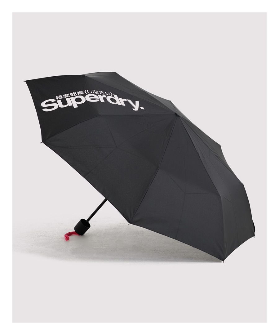 Superdry SD Minilite-damesparaplu. Blijf dit seizoen droog met onze paraplu met merklogo, voorzien van een Superdry-reactieve afbeelding op de bovenkant die roze wordt als hij in contact komt met water, en een handige hoes om je paraplu in te stoppen als je hem niet gebruikt.