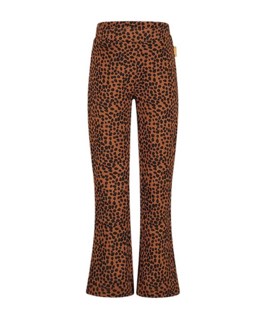 Deze flared fit broek van Orange Stars is gemaakt van een katoenmix en heeft een panterprint. Het model heeft een elastische tailleband.details van deze broek:stijlnaam: Koosje